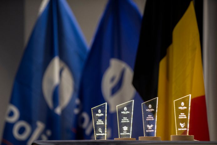 De winnende teams krijgen een trofee thuisgestuurd.