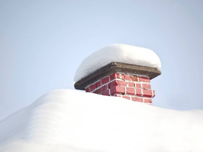 Daken in West-Vlaanderen kreunen onder de sneeuw