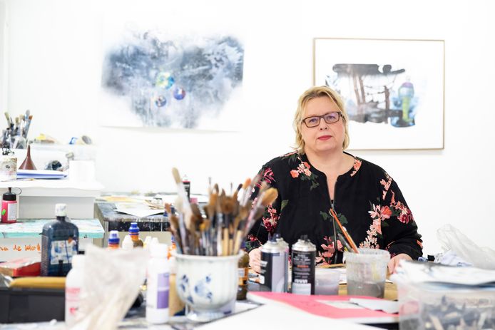 De Zutphense kunstenaar Edith Meijering, die afgelopen donderdag overleed. Schrijfster Gerdien Verschoor: ,,Haar atelier was een zoete inval. Iedereen was er welkom en daar werd over van alles gepraat.’’