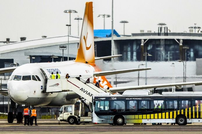 Gistermiddag landde op luchthaven Schiphol de allerlaatste vlucht met evacués uit Afghanistan.