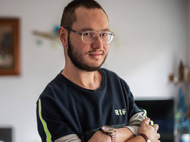 Lucs (24) lichaam verandert langzaam in een harnas: ‘De artsen begrepen niks van wat er gebeurde’