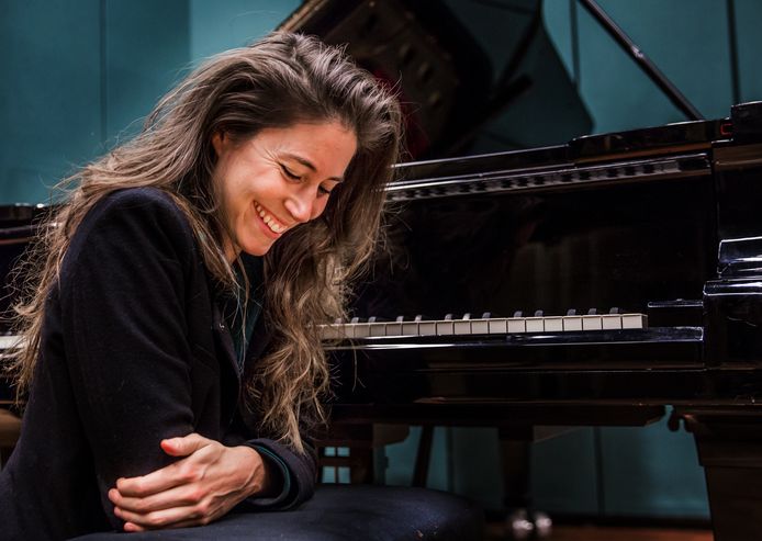 Pianiste Iris Hond schrijft muzikale brieven voor het theater ...