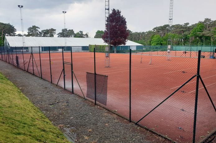 De outdoor tennisvelden van TC De Bergen.