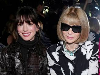 Beelden van Anne Hathaway en Anna Wintour gaan viraal: “Dit is net ‘The Devil Wears Prada’”