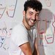 Ontwerper Karim Adduchi verdreef met 200 wildvreemden bordurend de eenzaamheid