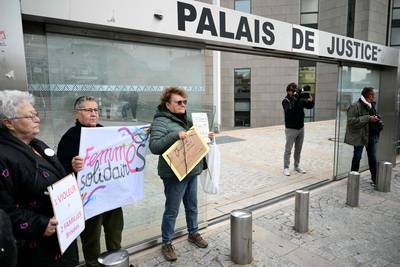 Pélicot again stays away from his own trial, hearing postponed until tomorrow: “Main suspect has kidney stones and prostate problem”