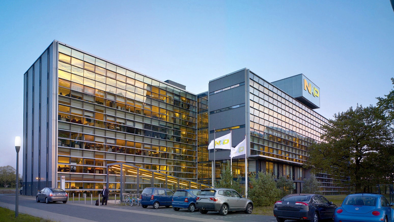 waarom-de-brabantse-bedrijven-nxp-en-asml-de-chipdip-voorlopig-goed