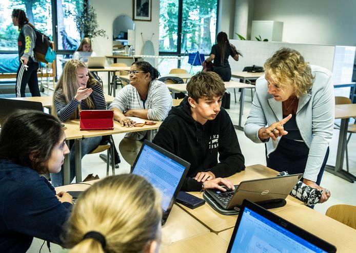 Leerlingen van het Montessori College in Nijmegen hebben nu al keuze-uren en lessen van 60 of 70 minuten.