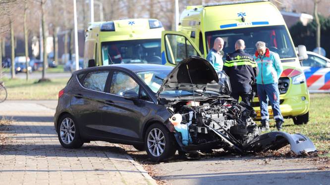 Automobilist verliest macht over stuur en raakt gewond in Ede