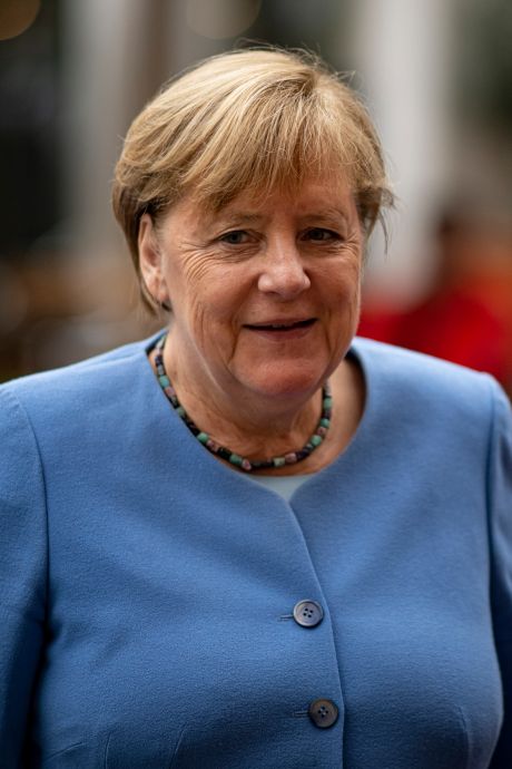Merkel félicite Olaf Scholz pour sa victoire aux élections, vers une alliance entre le centre gauche, les Verts et les libéraux