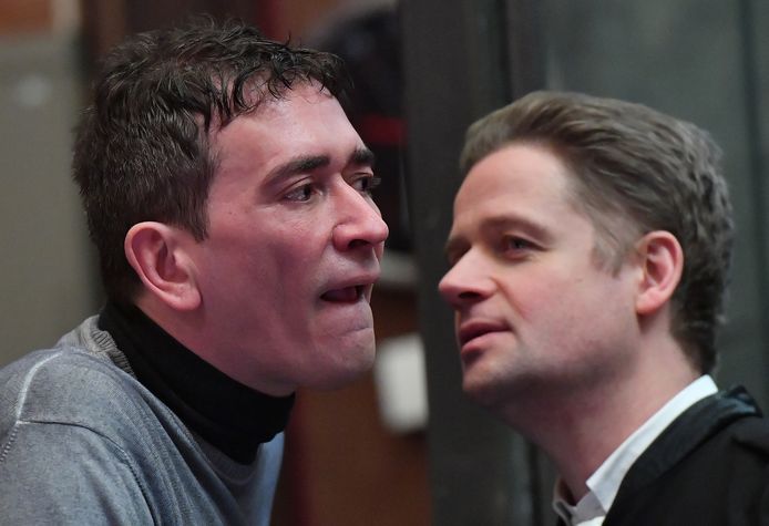 De advocaten van Nemmouche, onder wie Courtoy (l.) en Laquay (r.), bouwen stap voor stap een alternatief verhaal voor de aanslag.