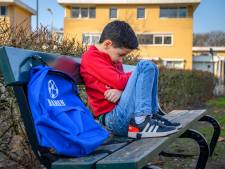 Damin (9) zit al jaar thuis na onterechte schorsing: ‘Waarom wil niemand onze zoon helpen?’