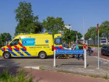 Vrouw op brommer gewond bij aanrijding met auto in Zwolle