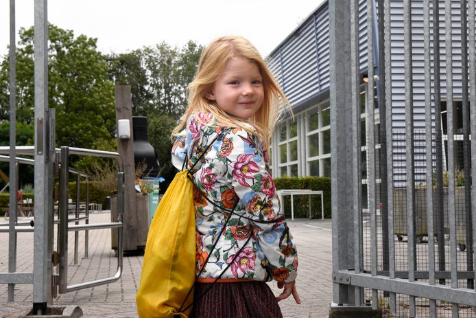 Elise van Assem (5) staat al lang op de wachtlijst voor zwemles.