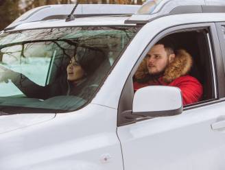 Let op als je autorijdt in een dikke jas: in dit vakantieland kun je een boete krijgen