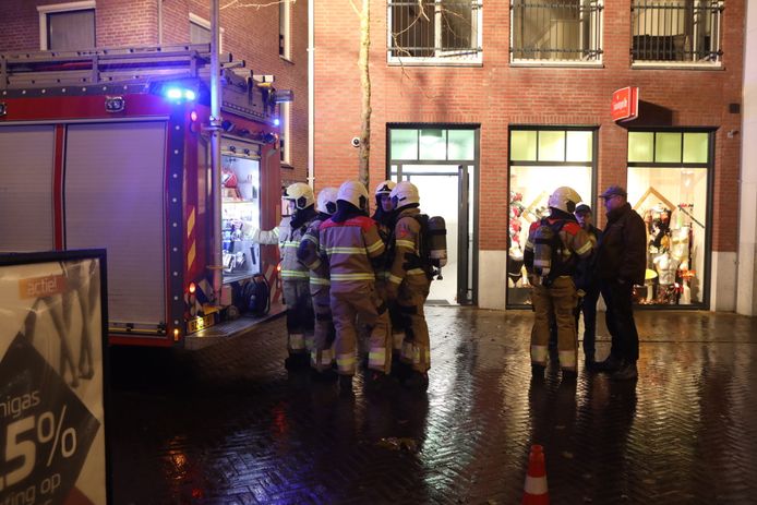 De brandweer werd dinsdagmiddag rond 17.15 uur gealarmeerd voor een woningbrand aan de Heuvel in het centrum van Sint-Oedenrode.