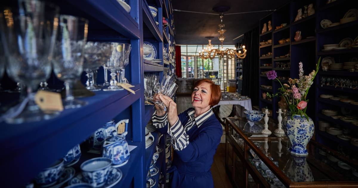 Smeltend Geometrie behang Hannie Mans zet het levenswerk van haar zus voort met haar tweedehands  servieswinkel | Made in 010 | AD.nl