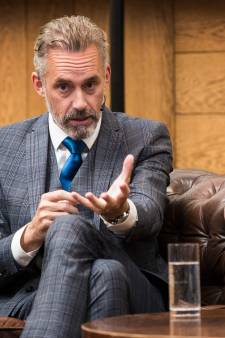 Held van de onbegrepen jonge witte man komt naar Rotterdam (en daar is niet iedereen blij mee)