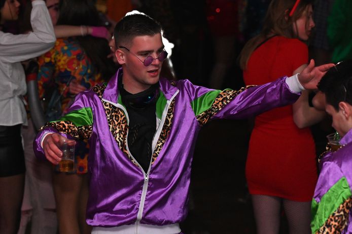 In Boxmeer konden carnavalsvierders lekker uit hun plaat gaan op afwisselend house en feestmuziek.