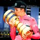 Hindley stelt Giro-eindzege veilig in slottijdrit, showman Van der Poel botst op thuisrijder Sobrero