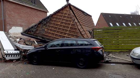 Door een explosie in Coevorden is een deel van een pand ingestort. De explosie vond volgens de veiligheidsregio plaats in een grillroom aan de Sallandsestraat.