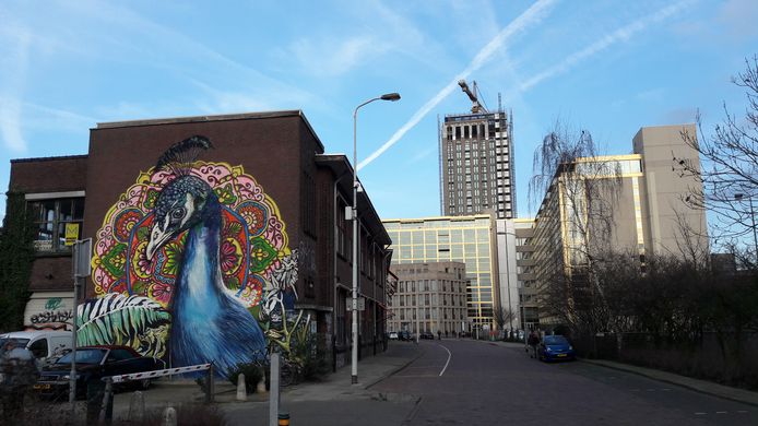 Het TAC-gebouw, de voormalige Philips personeelswinkel, aan de Vonderweg/Gagelstraat (rechts) in Eindhoven.  Dit deel wordt gesloopt en hier rechts wordt een (woon)toren van 11 verdiepingen gebouwd.