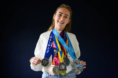 Van Berlijn tot aan Boston en New York: Lotte (26) uit Raamsdonksveer voltooide álle zes ‘major marathons’