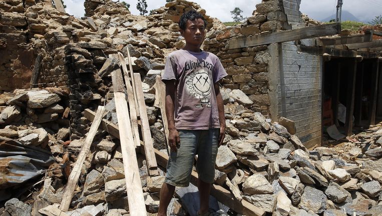 Een slachtoffer van de aardbeving in Nepal. Beeld anp