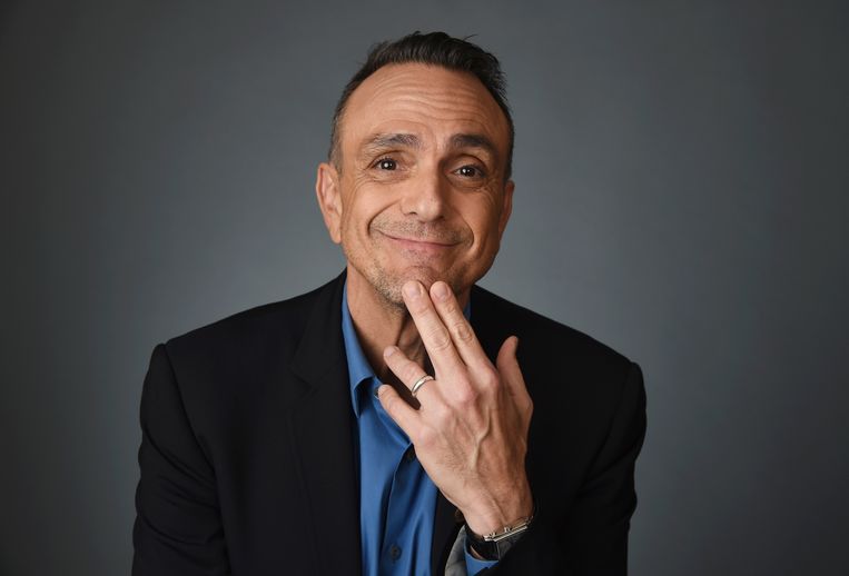 ‘Per quanto riguarda una parola lo giuro’: Hank Azaria batte il mea culpa per aver interpretato Apu in The Simpsons