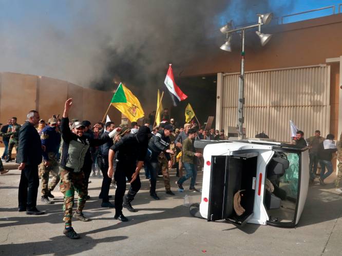 Traangas en geweerschoten nadat demonstranten VS-ambassade Irak binnenvallen, ambassadeur geëvacueerd