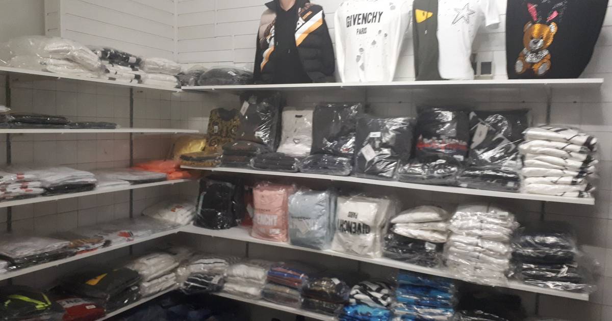 motief Stamboom Scenario Politie stuit op neppe merkkleding in Veenendaal: verkoopwaarde ruim  300.000 euro | Utrecht | gelderlander.nl