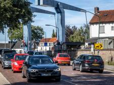 Sluipverkeer teistert Beek en Donk door dichte brug: ‘Iedere automobilist tegenhouden is onbegonnen werk’ 