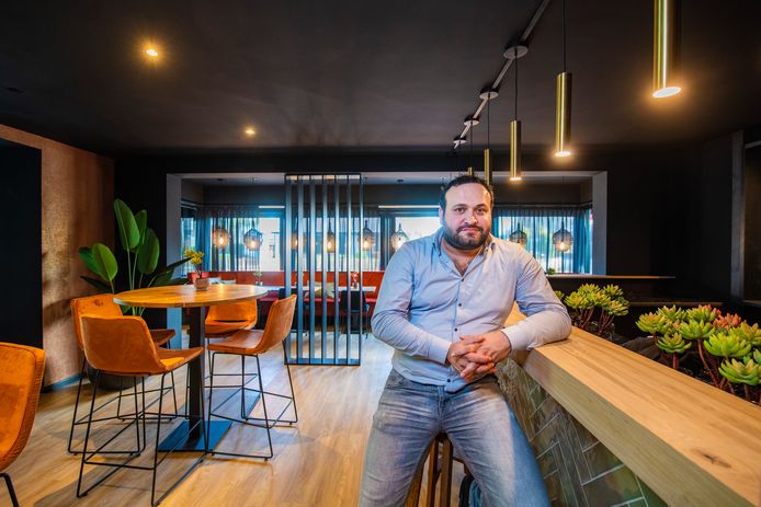 Ayhan Sahin, hier op de foto in de Klaarbeek (voorheen Nieuwe Zweep) in Klarenbeek.