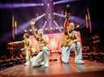De drie zangers van de Haagse Goldband tijdens een van hun 3 uitverkochte concerten in de AFAS Live in Amsterdam, afgelopen weekend. De band opent dit jaar het Bevrijdingsfestival in Wageningen.