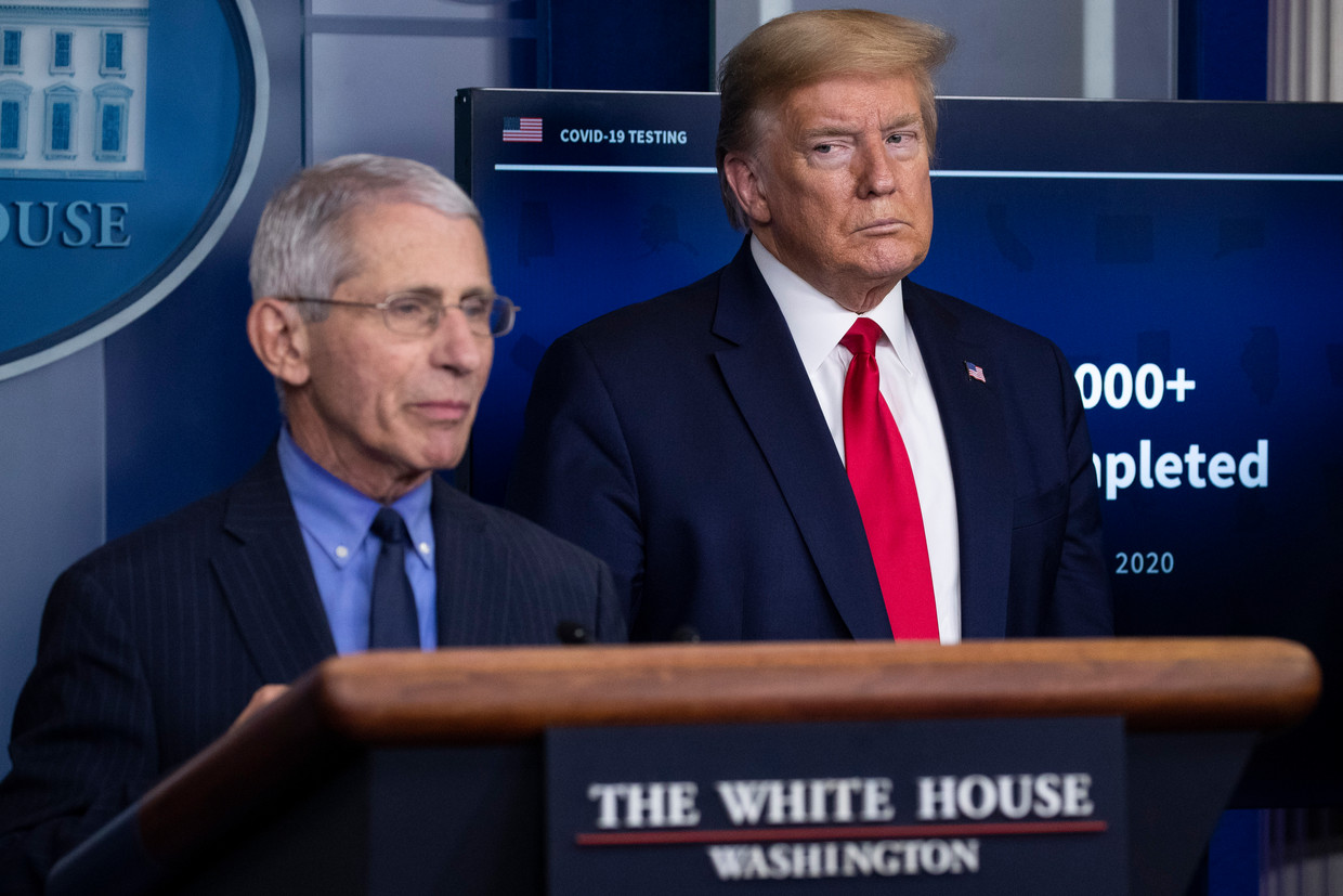 Immunoloog Anthony Fauci en president Donald Trump tijdens een persconferentie over het coronavirus in april 2020. Beeld AP