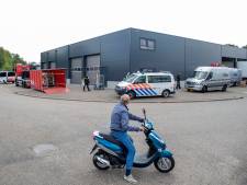 Hoe bewapende agenten het vertrek van volle vrachtwagens bewaken bij drugslab Ede