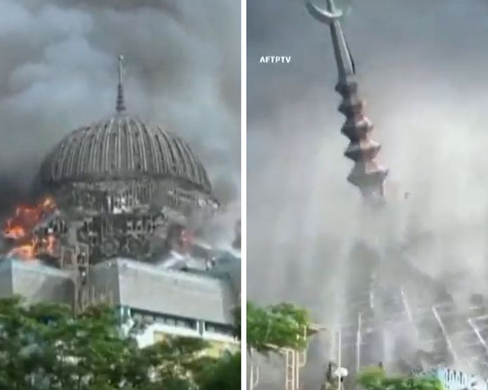 Le dôme géant d'une mosquée de Jakarta s'effondre sous les flammes en
