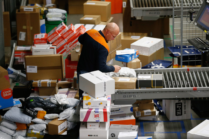 Grootste pakkettensorteercentrum van PostNL van start in Nieuwegein ...