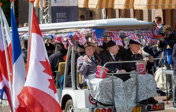 Britse oorlogsveteranen in Wageningen tijdens het defilé in 2019