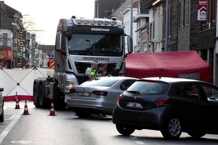 In de Otegemstraat in Zwevegem gebeurde een ongeval met een vrachtwagen.