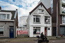 De molen van het Rosmolenplein is goed verstopt.
