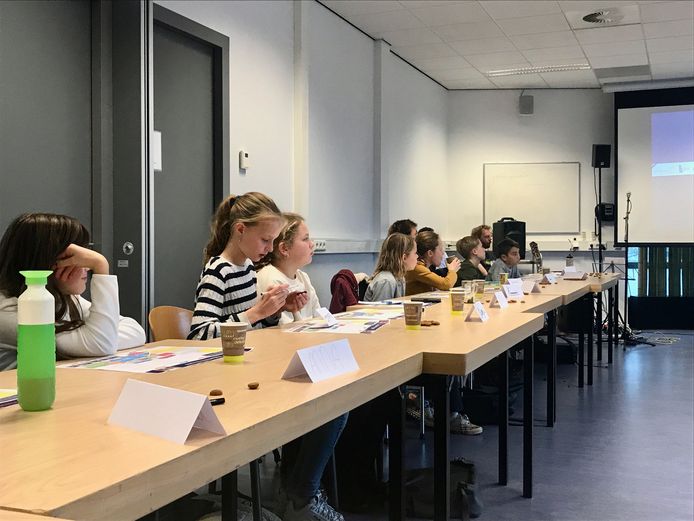 De Raad van Kinderen (basisschool De Stappen) krijgt een terugkoppeling van de meewerkende organisaties.