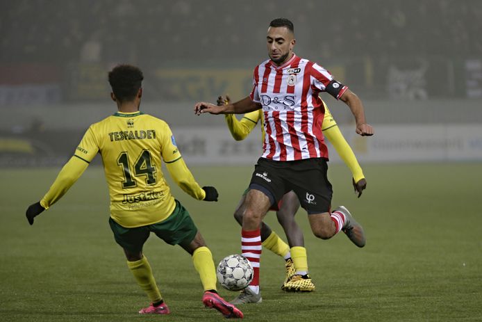 Tesfaldet Tekie en Adil Auassar.