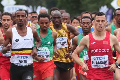 LIVE WK ATLETIEK. Bashir Abdi achterin grote kopgroep - Zorgt hij voor eerste Belgische medaille op dit WK?