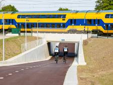 Nieuwe fietstunnel tussen Dalfsen en Zwolle twee uur na opening bekritiseerd: ‘Moet er eerst iemand verongelukken?’