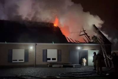 Vlammenzee legt woning in de as in Zevergem, bewoners raken veilig buiten