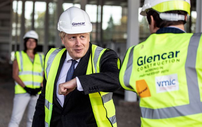 Premier Boris Johnson bezoekt de constructiesite van het Manufacturing and Innovation Centre (VMIC) nabij Didcot.