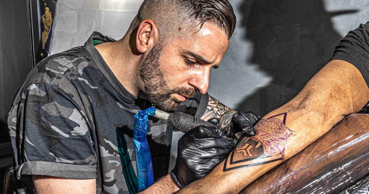 Rene Ging Van Veelgevraagd Dj Naar Volgeboekte Tattoo Artiest Mijn Agenda Zit Ramvol Topverhalen Uit De Drechtsteden Ad Nl
