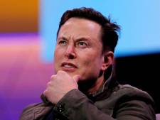 Elon Musk critique publiquement des cadres de Twitter