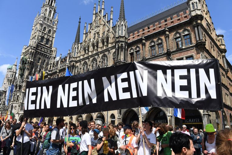 In München namen 30.000 mensen deel aan het protest tegen de nieuwe politiewet. Beeld Felix Hörhager/dpa